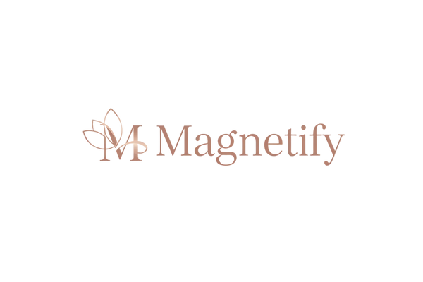 Logo Magnetify z tłem F3E1DD